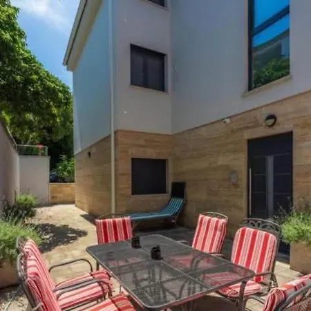 Trg Duga Цриквеница