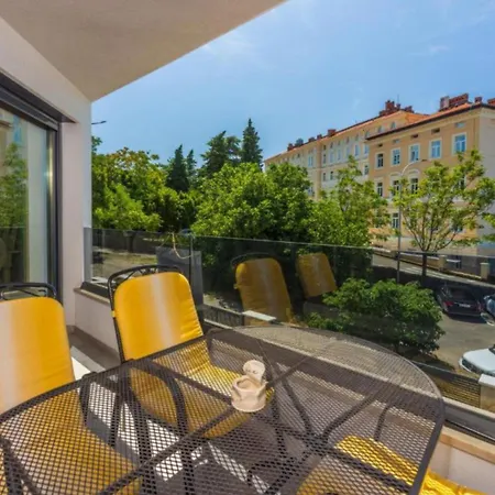 Trg Duga Apartment *